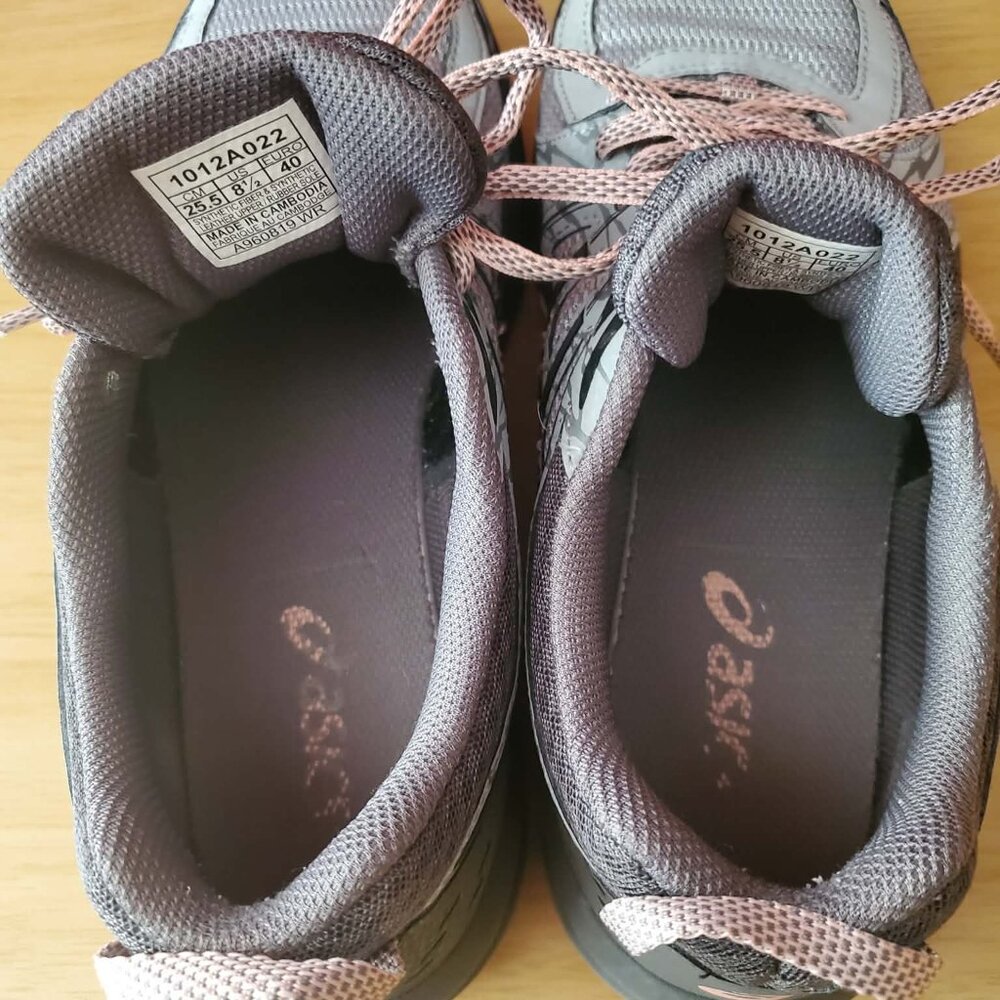ASICS Gray & Pink - Picture 4 of 11